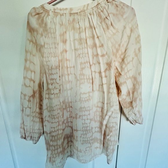 100% Silk long sleeve blouse. Cynthia Rowley. Mauve/ cream print. Size large - Picture 2 of 3